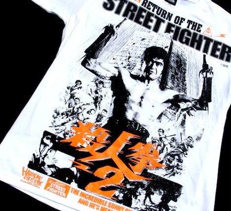 「殺人拳2」デザインTシャツ前面。価格：3800円。(c)東映