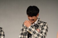 キスシーンについて「恥ずかしいですよ！」と照れるミンス。