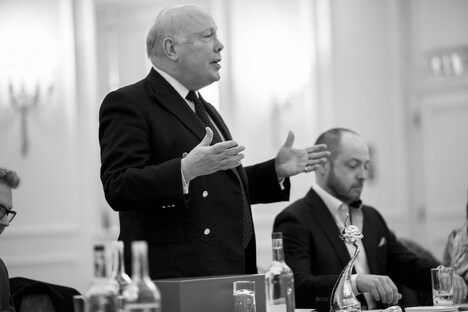 企画、製作総指揮、脚本を手がけたジュリアン・フェローズは自身も爵位を持つ貴族。(c)Courtesy of Carnival Films. Photographer; Nick Briggs