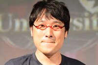 蒼波純の“カッパ口”を真似する山里。