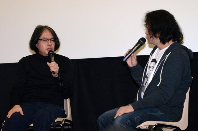 「神々のたそがれ」の公開を記念して開催されたトークショーの様子。左から町田康、中原昌也。