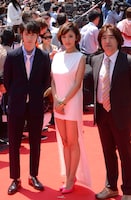 「鏡の中の笑顔たち」の一同。左から白石隼也、夏菜、喜多一郎監督。