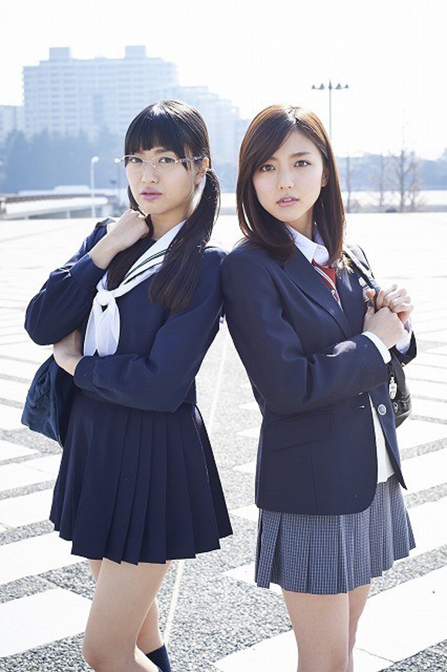 左から、北原里英、真野恵里菜。（撮影：岡本武志）