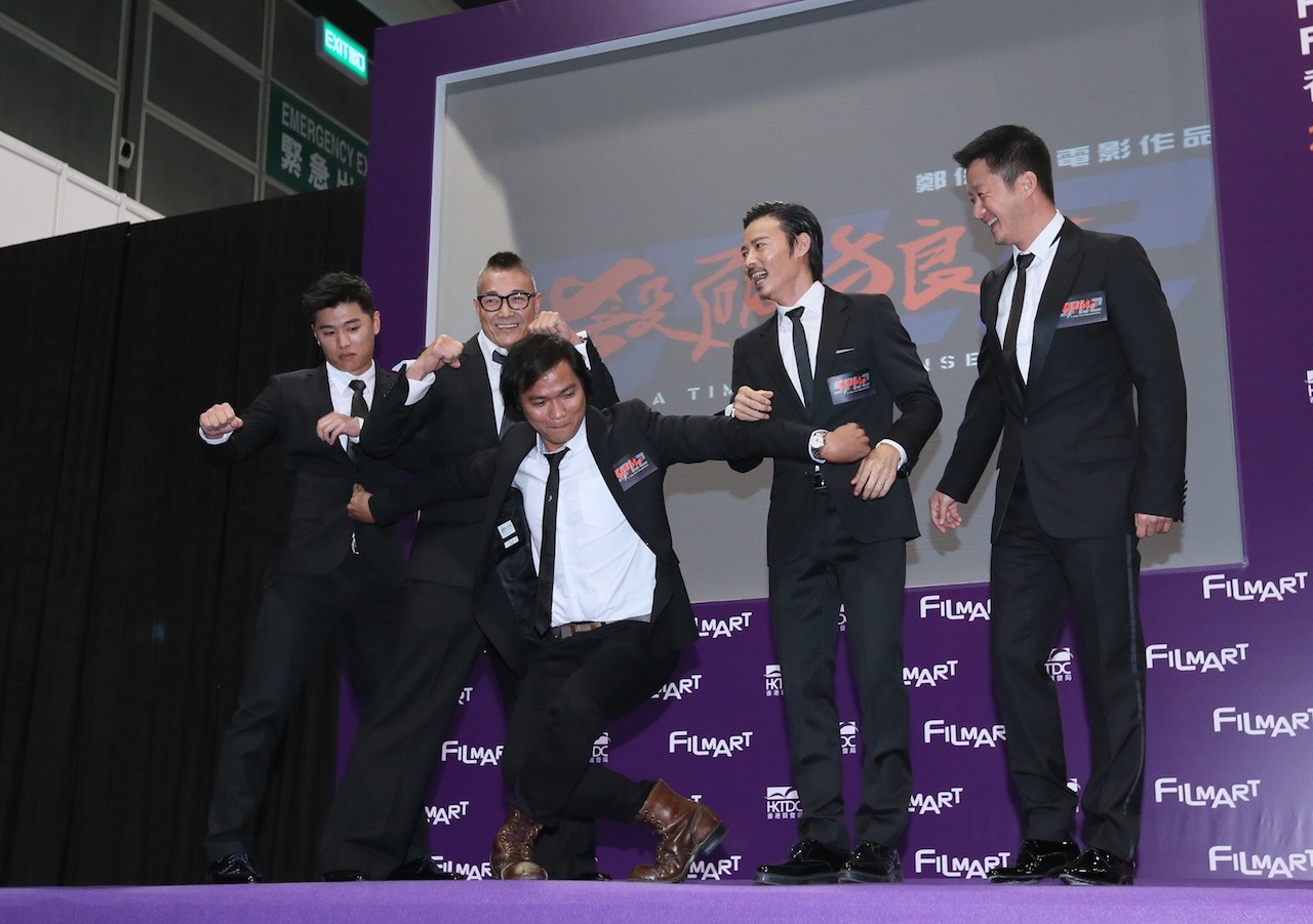 「SPL2 殺破狼II（原題）」の会見でおどけるトニー・ジャー（中央）。（写真提供：香港FILMART）