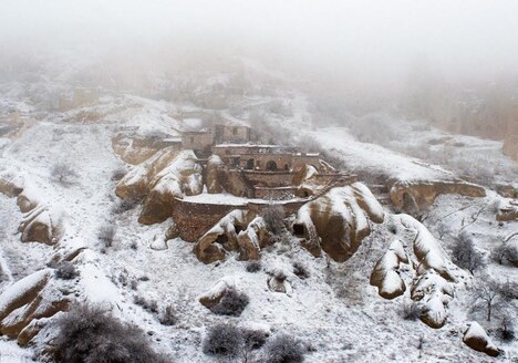 「雪の轍」 (c)2014 Zeyno Film Memento Films Production Bredok Film Production Arte France Cinéma NBC Film