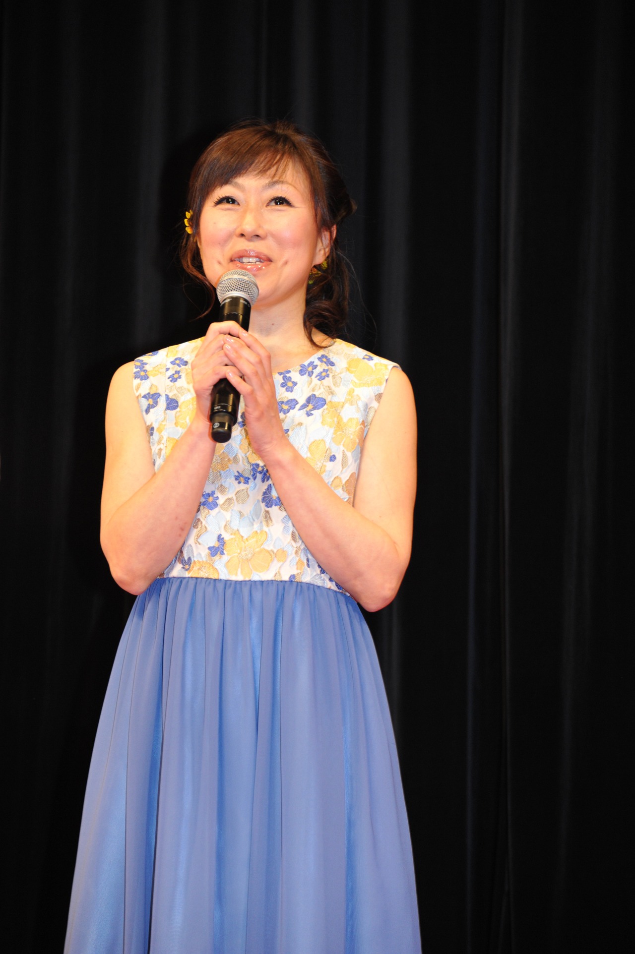 毛利蘭役の山崎和佳奈。