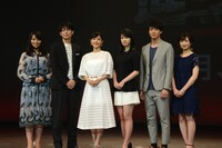 イベントの様子。左から、水崎綾女、平岡祐太、石原さとみ、桜庭ななみ、渡部秀、武田梨奈。
