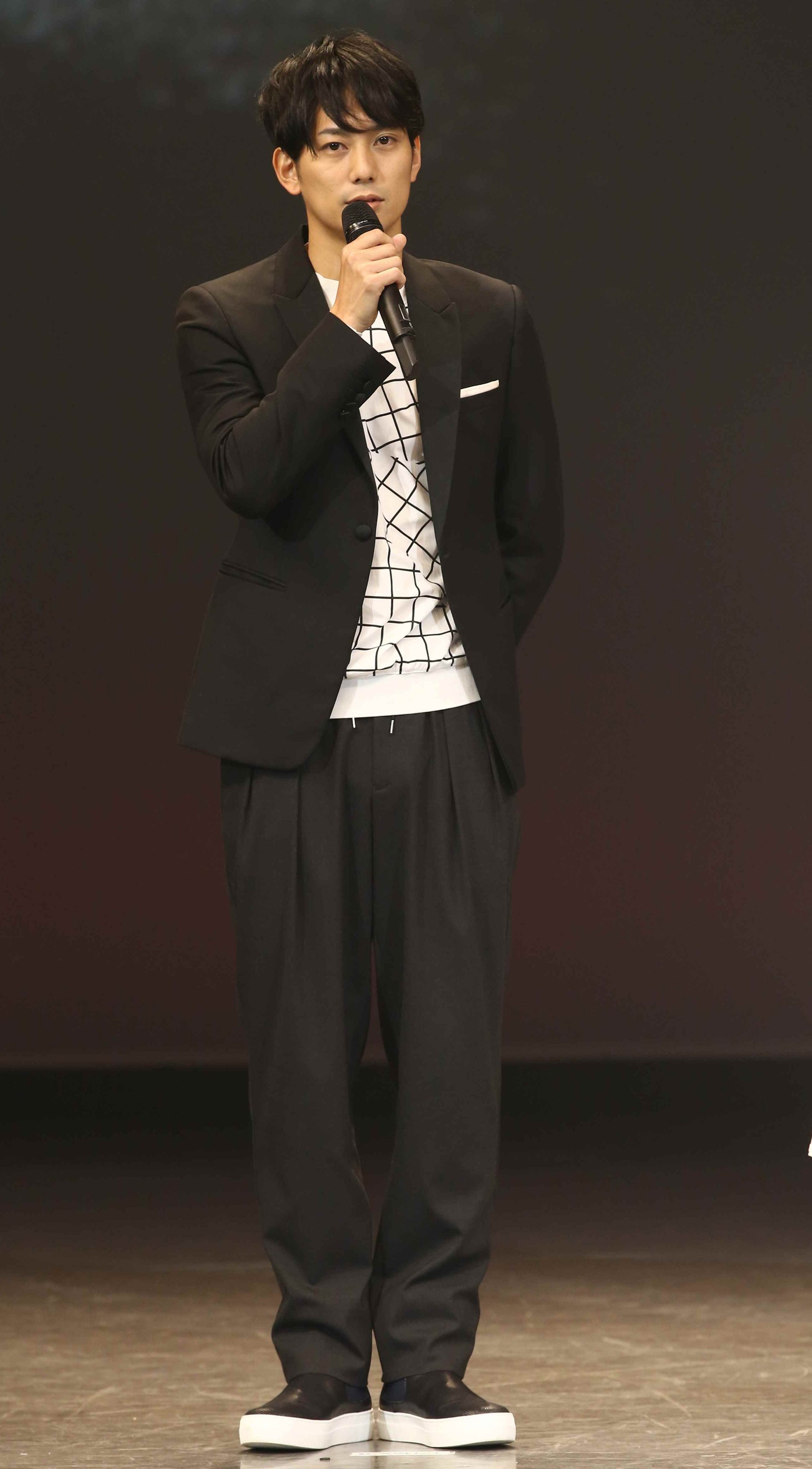 ドラマ版のオリジナルキャラクター、イズルを演じる平岡祐太。