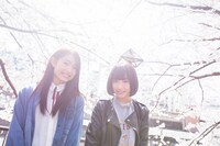 左から村上来渚、吉田凜音。