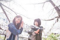 左から村上来渚、吉田凜音。