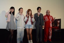 左から百川晴香、やべきょうすけ、篠崎愛、牧田哲也、佐藤佐吉監督。