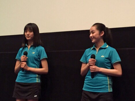 左から大友花恋、平祐奈。