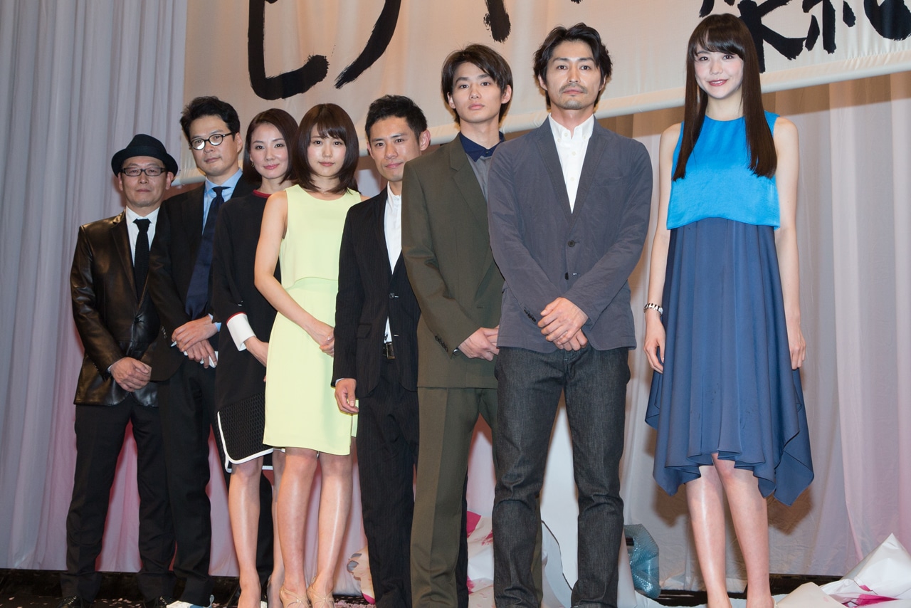 左から土井裕泰監督、田中哲司、吉田羊、有村架純、伊藤淳史、野村周平、安田顕、松井愛莉。