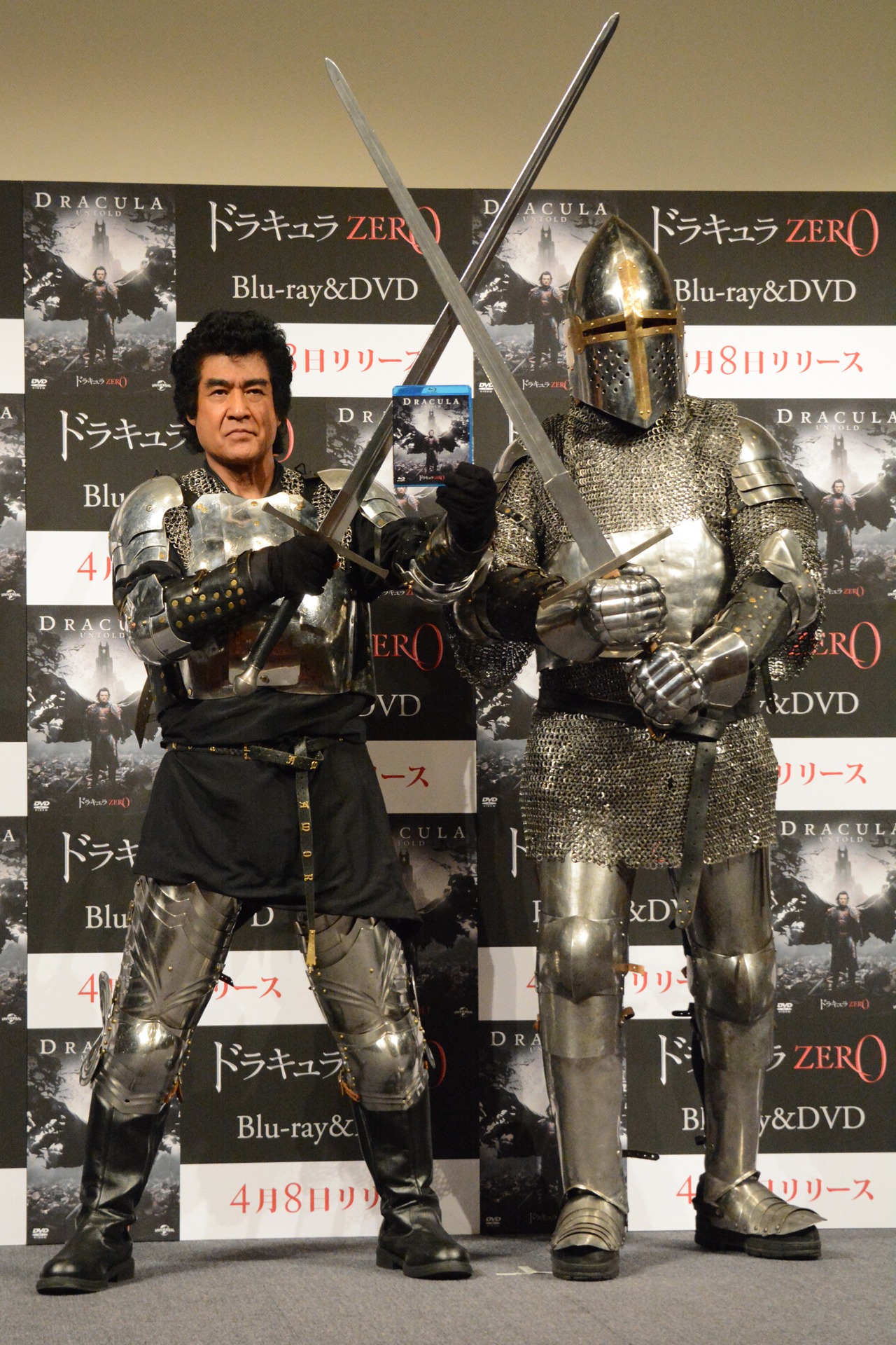「ドラキュラZERO」のBlu-ray＆DVDをアピール。