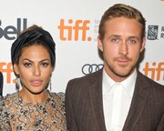 左からエヴァ・メンデス、ライアン・ゴズリング（写真提供：Brent Perniac / AdMedia / Newscom / ゼータ イメージ）