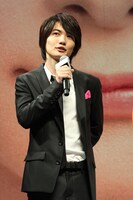 ポジティブを演じた神木隆之介。