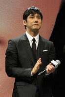 理性を演じた西島秀俊。