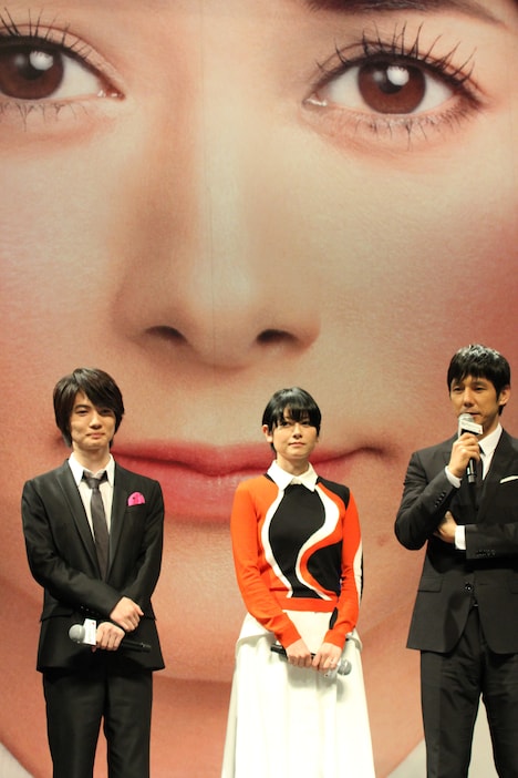 左から神木、真木、西島。