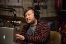 ハーレイ・ジョエル・オスメント (c)2014 Big Oosik, LLC, and SmodCo Inc. All Rights Resereved.