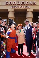 イベントの様子。左から孫悟空、野沢雅子、ショーン・シュメル。(c)バードスタジオ／集英社 (c)「2015 ドラゴンボールZ」製作委員会