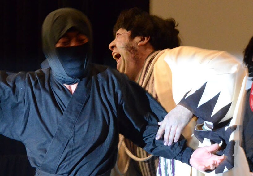 バナナマン日村がゾンビ姿で舞台挨拶に登場、役名は屑山下衆太郎