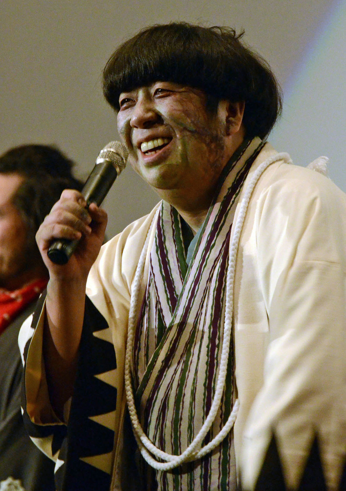 サムライゾンビに扮したバナナマン日村勇紀。
