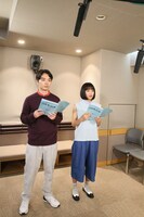 アフレコの様子。左から染谷将太、広瀬すず。(c)2015 THE BOY AND THE BEAST FILM PARTNERS