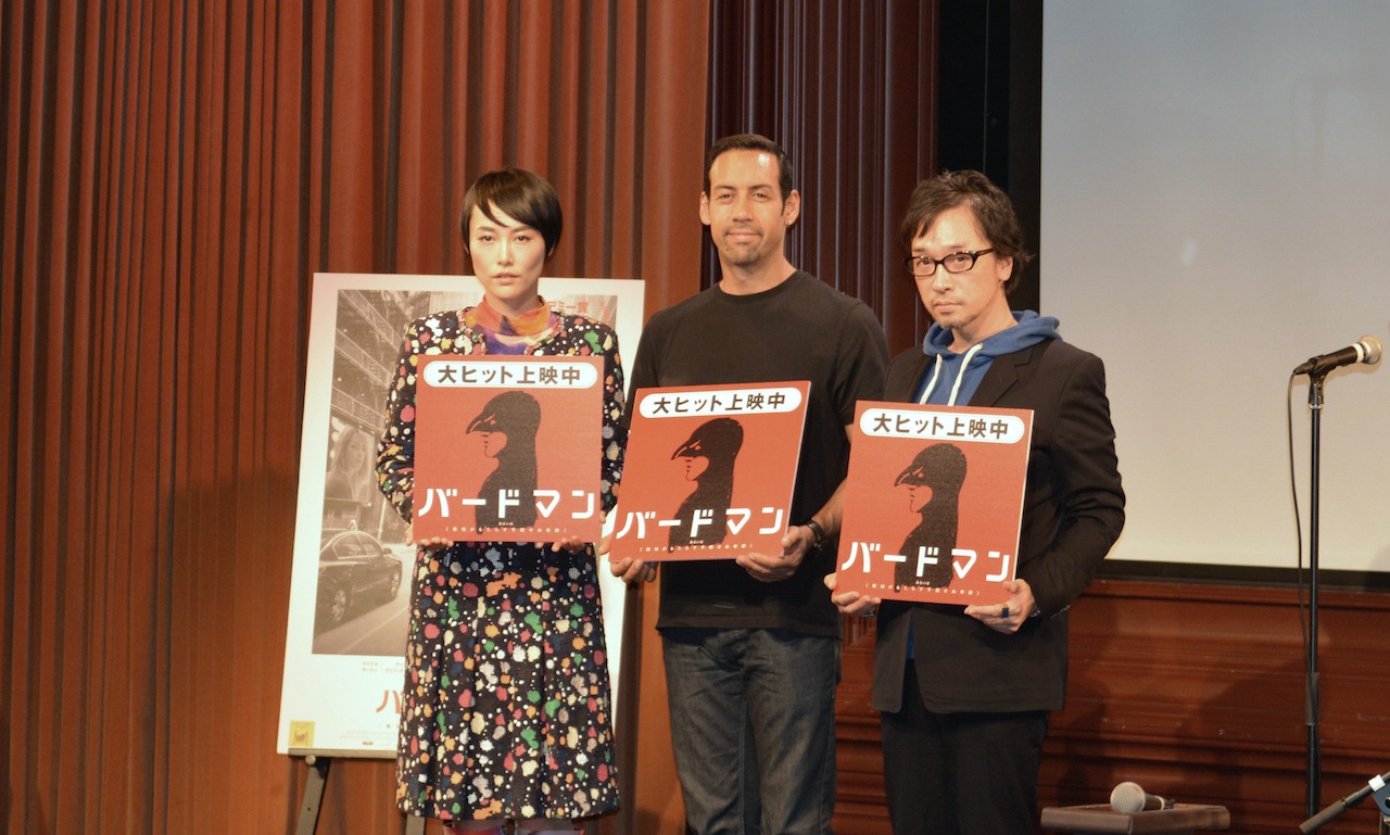 「バードマン　あるいは（無知がもたらす予期せぬ奇跡）」会見。左から菊地凛子、アントニオ・サンチェス、菊地成孔。