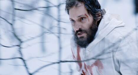 氷点下の雪原をひたすら逃げるヴィンセント・ギャロを写した「エッセンシャル・キリング」のワンシーン。(c)Skopia Film, Cylinder Production, Element Pictures, Mythberg Films, Syrena Films, Canal+ Poland. All rights reserved.