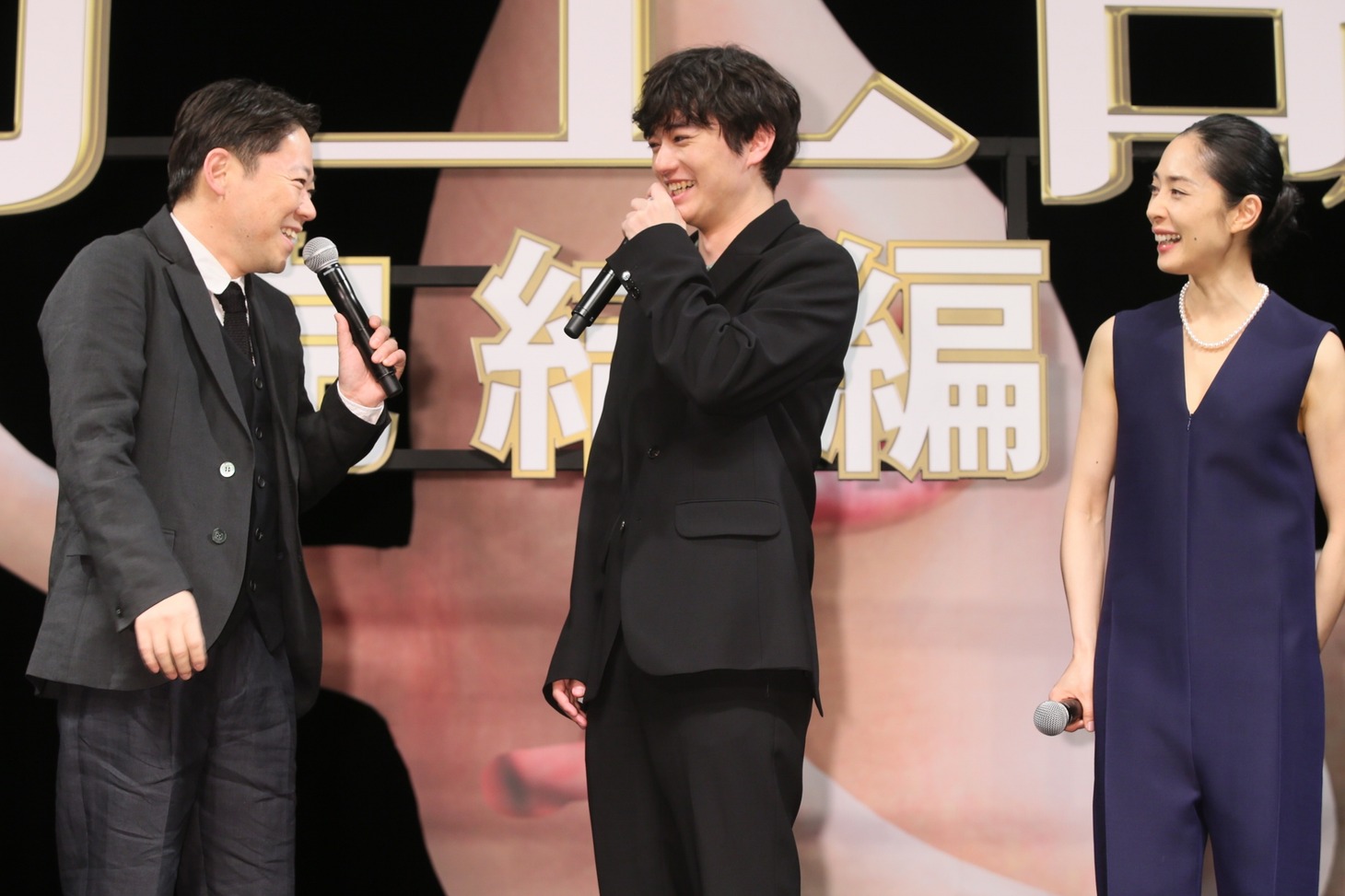 左から阿部サダヲ、染谷将太、深津絵里。