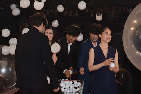 ミギーのボールを投げ込む様子。