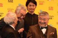 仲の良さそうなキャストたち。