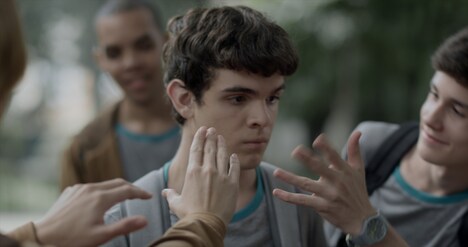 「彼の見つめる先に」のワンシーン。