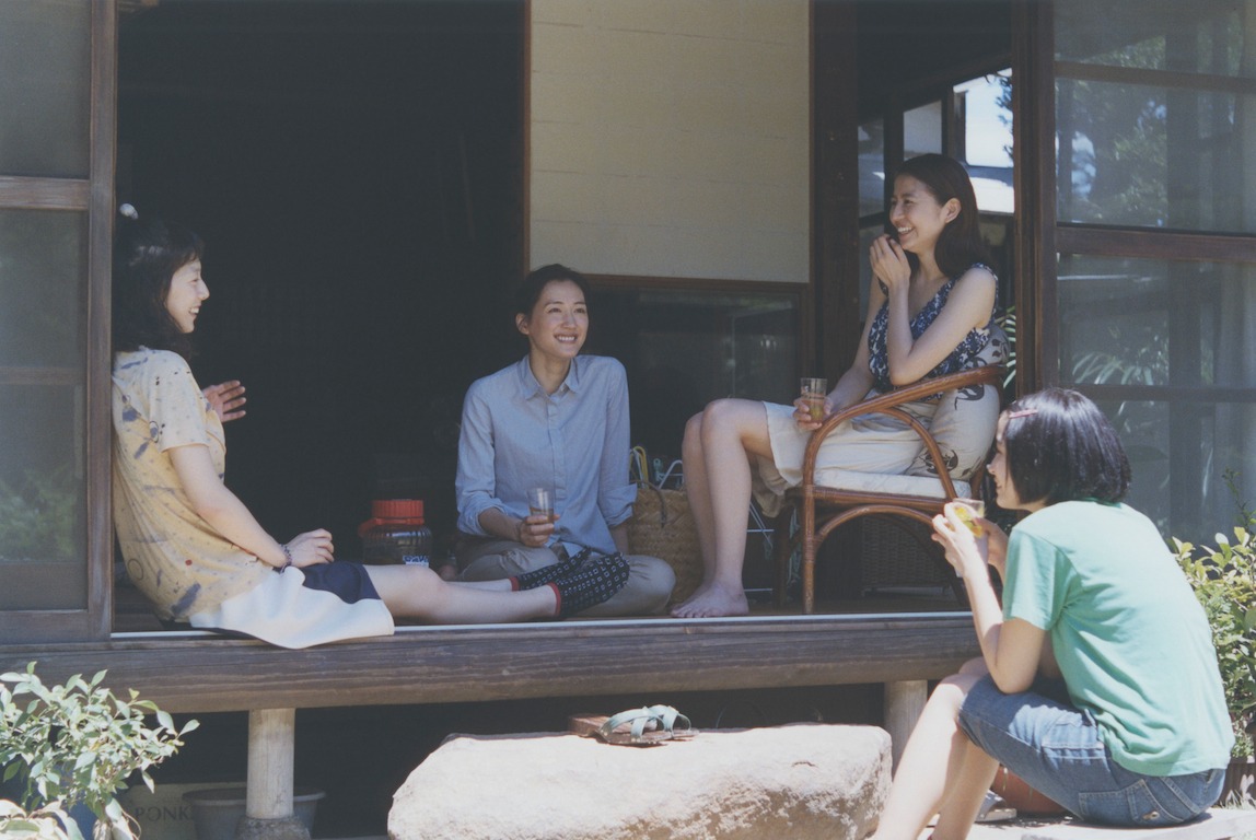 「海街diary」写真集からのカット (c)2015 吉田秋生・小学館／フジテレビジョン　小学館　東宝　ギャガ