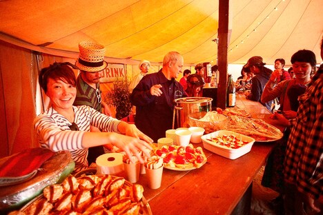 逗子海岸映画祭会場の様子。(c)ZUSHI BEACH FILM FESTIVAL All Rights Reserved.