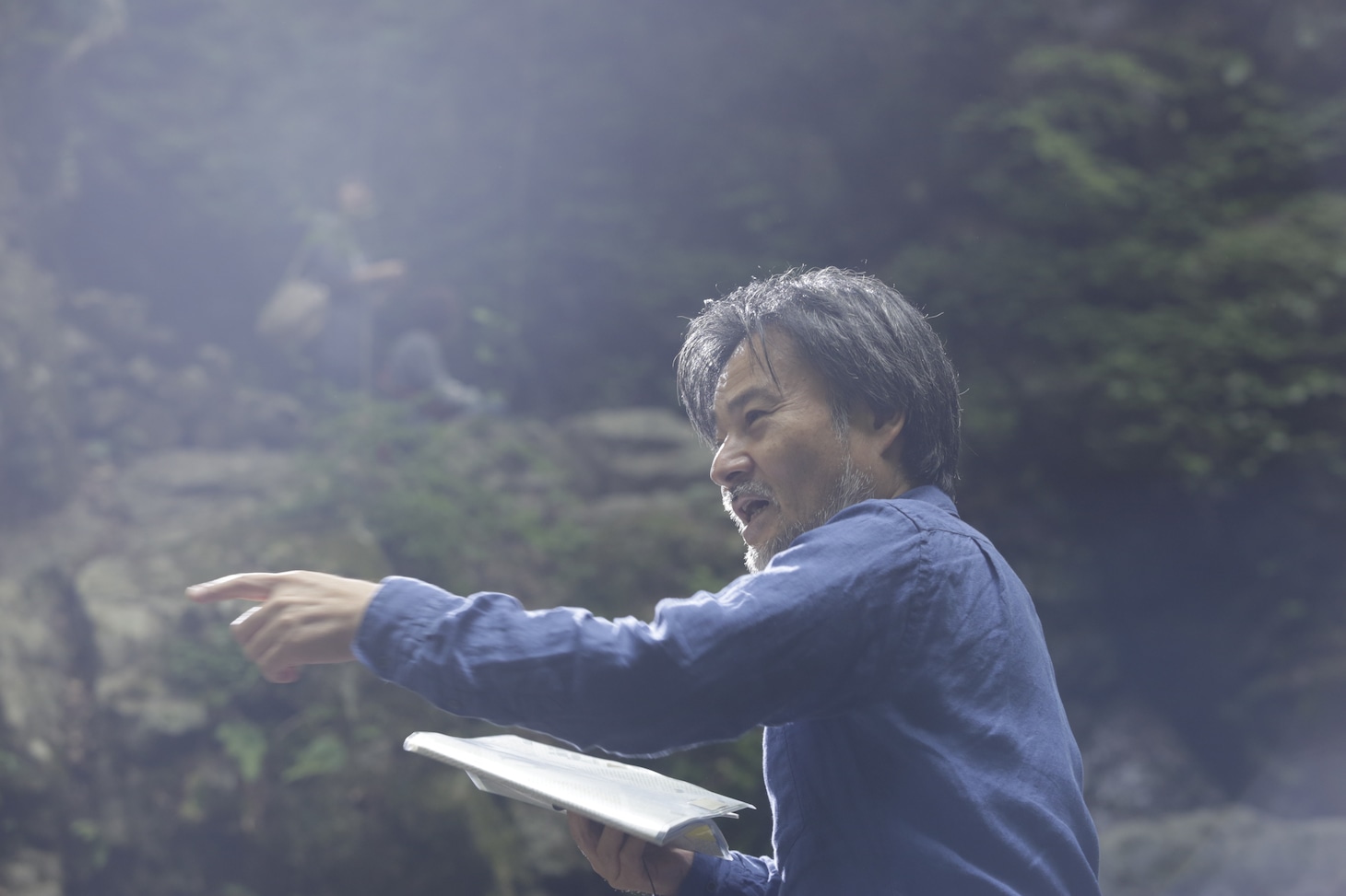 「岸辺の旅」撮影現場での黒沢清。(c)2015「岸辺の旅」製作委員会/COMME DES CINEMAS