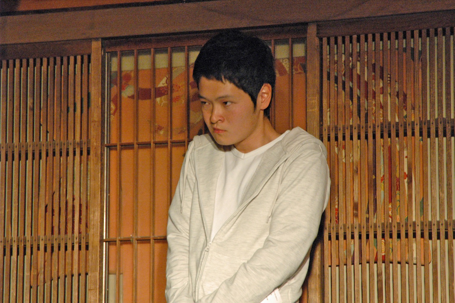 寸劇中の切田亮介。スピンオフでは主人公を演じた。