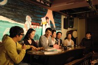 キャストとスタッフによるトークの様子。左から頃安祐良監督、中村朝佳、尾本貴史、切田亮介、藤田健彦、高橋卓郎、脚本の寺嶋夏生。