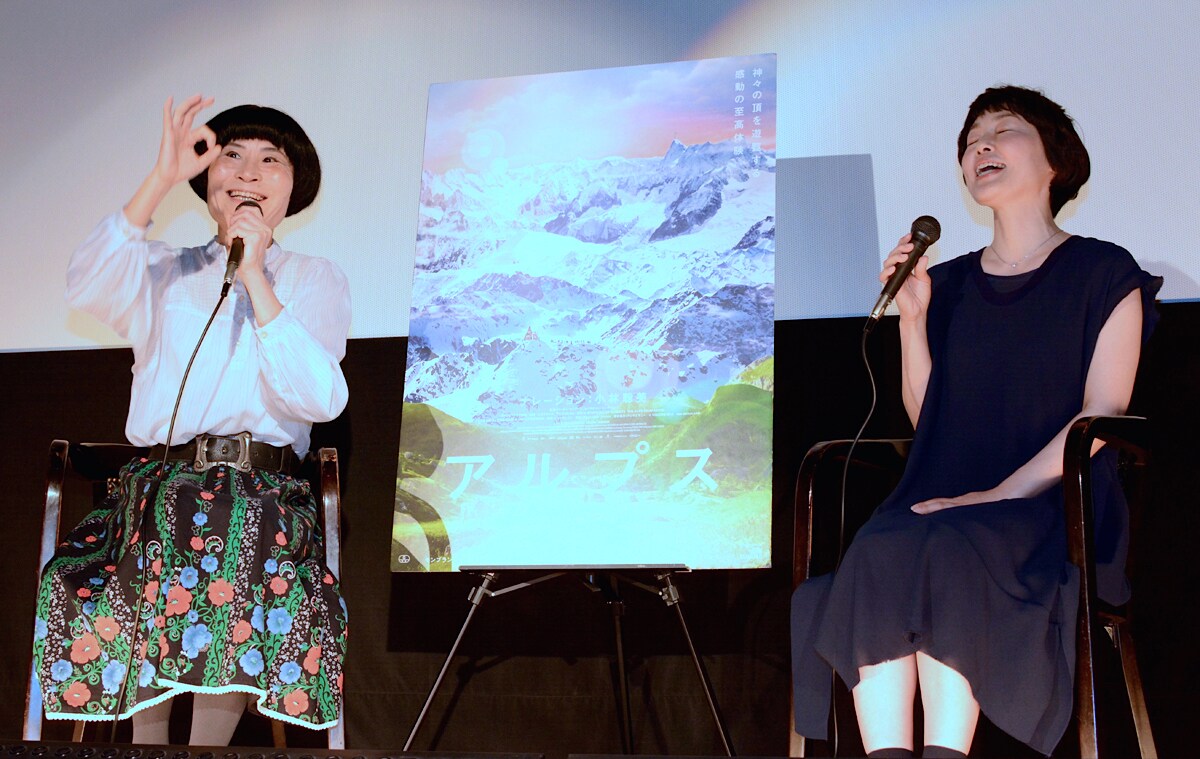 左から片桐はいり、小林聡美。