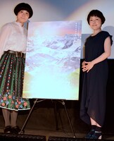 左から片桐はいり、小林聡美。