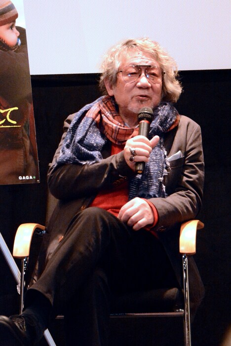 観客の質問に答える大林監督。