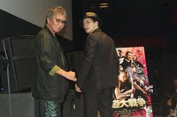 イベントの様子。左から三池崇史、市原隼人。