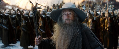 「ホビット 決戦のゆくえ」のワンシーン。(c)2014 METRO-GOLDWYN-MAYER PICTURES INC. AND WARNER BROS. ENTERTAINMENT INC.