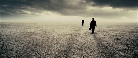 「サイの季節」場面写真