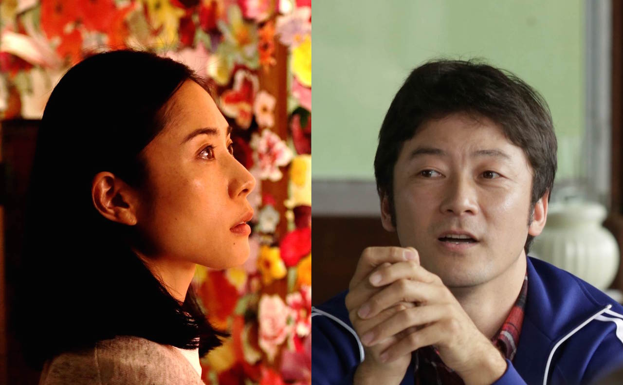 左から深津絵里、浅野忠信。(c)「岸辺の旅」製作委員会／COMME DES CINÉMAS