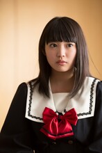 「脳漿炸裂ガール」より、私立恵比寿中学の柏木ひなた。(c)2015 映画「脳漿炸裂ガール」製作委員会