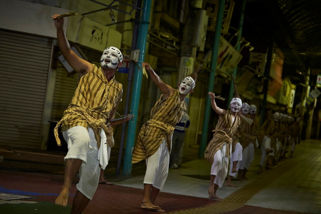 松山ケンイチ主演作「天の茶助」、オール沖縄ロケでエイサーに釘付け