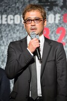監督の平野俊一。