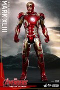 「アベンジャーズ／エイジ・オブ・ウルトロン」1/6スケールフィギュア アイアンマン・マーク43（2015年8月発売予定）4万5000円 (c)2015 Marvel. All Rights Reserved.Limited Edition Collectible FigurePrototype shown, final product appearance and colors may vary.For sale in Japan only.