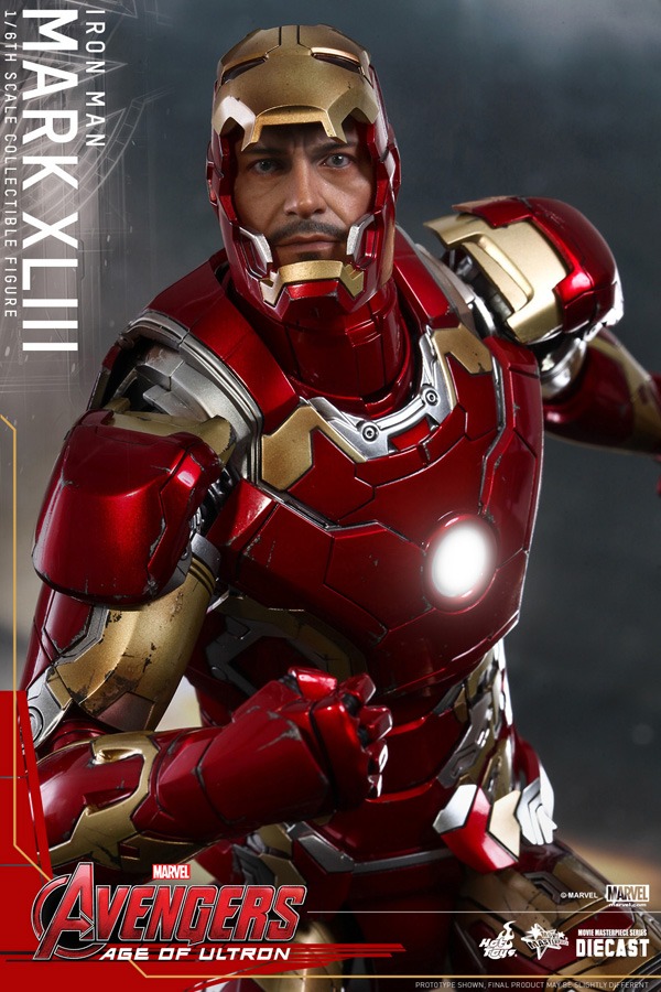 「アベンジャーズ／エイジ・オブ・ウルトロン」1/6スケールフィギュア アイアンマン・マーク43（2015年8月発売予定）4万5000円 (c)2015 Marvel. All Rights Reserved.Limited Edition Collectible FigurePrototype shown, final product appearance and colors may vary.For sale in Japan only.